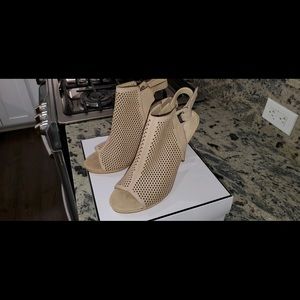 Guess Women’s Aubria Pump